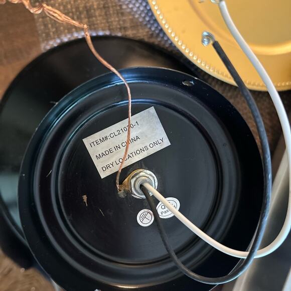 💡 Sleek Black Ceiling Light Fixture – Modern & Unused 💡 - Picture 4 of 6